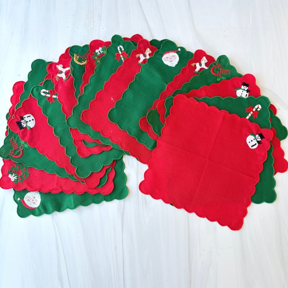 Vintage Christmas Embroidered Scalloped Cocktail Napkins Red Green Set of 16